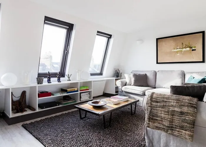Stylish Fulham 2Bed Loft Flat, 5 Min From Tube